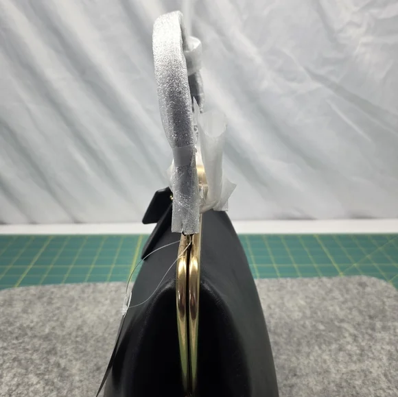 NWT Coach KISSLOCK 16 Black & Brass - Picture 11 of 17